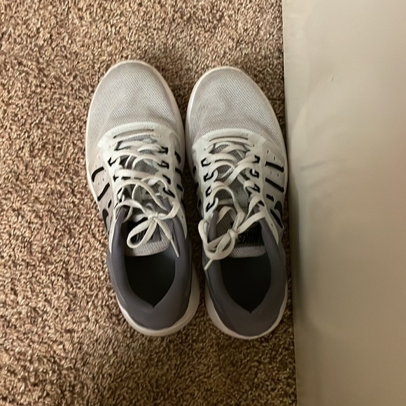 Nike men’s gray athletic shoes. In great shape - Picture 3 of 4